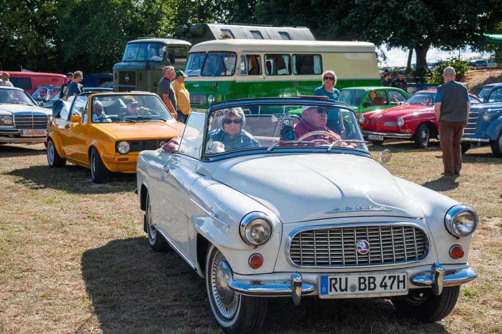 Betagt, aber schick: Oldtimer zum traditionellen Treffen in Sieglitz, so wie hier vor vier Jahren.