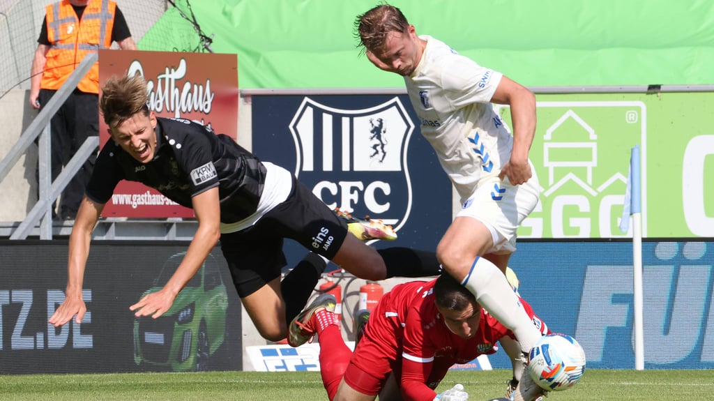 Glücklos: FCM-Stoßstürmer Alexander Ahl-Holmström (rechts) konnte gegen den Chemnitzer FC keine Eigenwerbung betreiben.