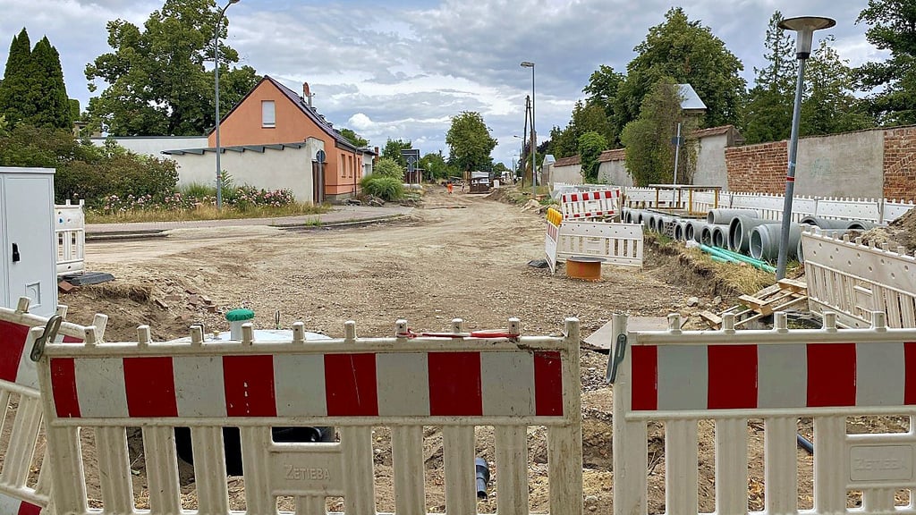 Die Pulspfordaer Straße in Zerbst ist derzeit gesperrt um neue Ver- und Entsorgungskanäle zu bauen.