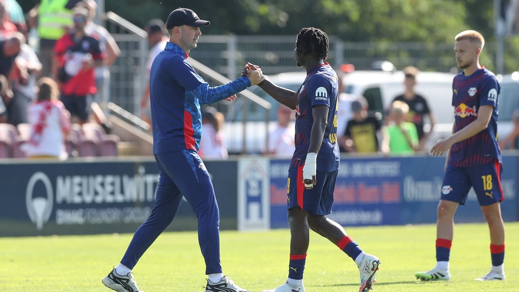 Ole Werner mit Neuzugang Johan Bakayoko.