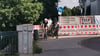 Trotz Bauarbeiten bleibt der Elberadweg in Magdeburg-Buckau stark befahren. Besonders an der Behelfsbrücke in der Elbstraße wird es gefährlich: Radfahrer weichen der offiziellen Umleitung aus – und bringen Fußgänger in brenzlige Situationen.