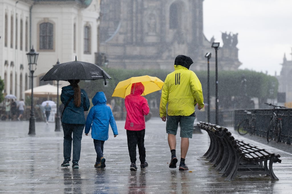 Auch in Dresden warnt der DWD vor starken Regenfällen. (Archivbild)