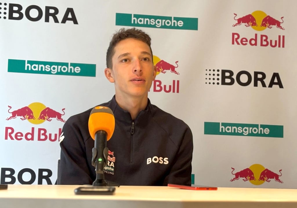 Der deutsche Radprofi Florian Lipowitz beim zweiten Ruhetag der Tour de France.