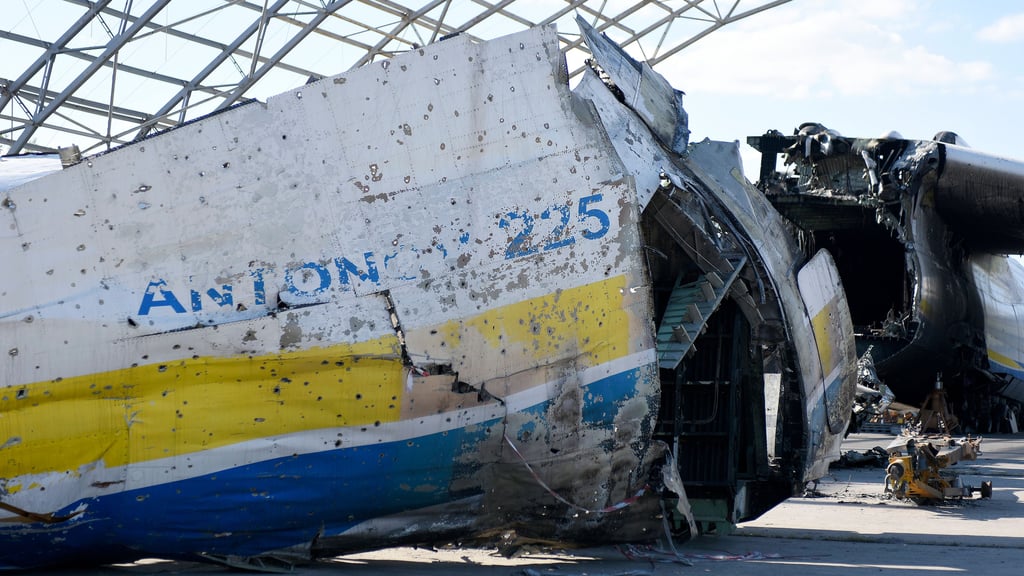 Die Antonov AN-225 war das größte Flugzeug der Welt. Sie wurde bei einem russischen Angriff im Jahr 2022 zerstört.