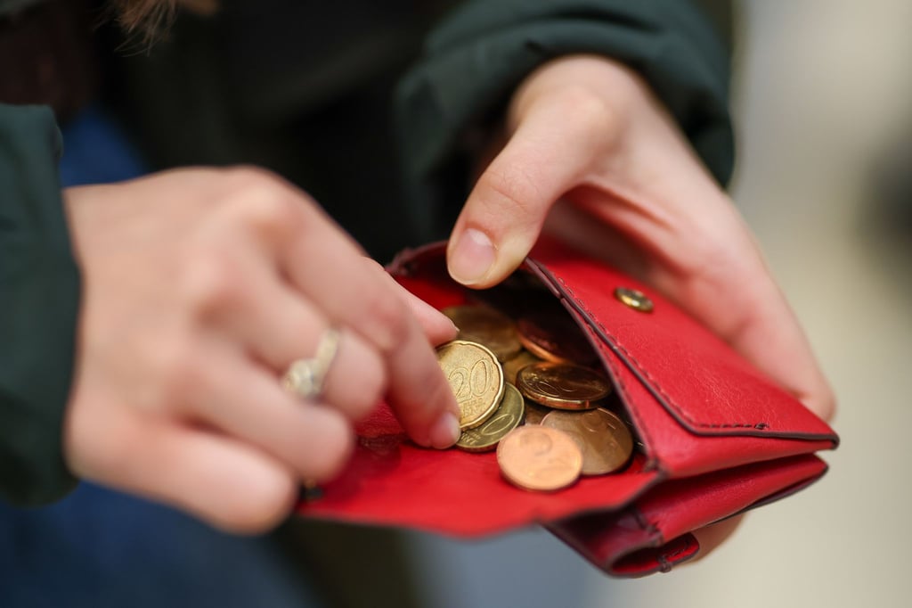 In Thüringen erhalten anteilig besonders viele Menschen niedrige Löhne. (Symbolbild)