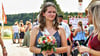 Josephine Grießhammer ist zur Rosenkönigin 2025 gekrönt worden. Beim Schleesener Rosenfest trägt die 19-Jährige erstmals Schärpe, Diadem und Blumenstrauß. 
