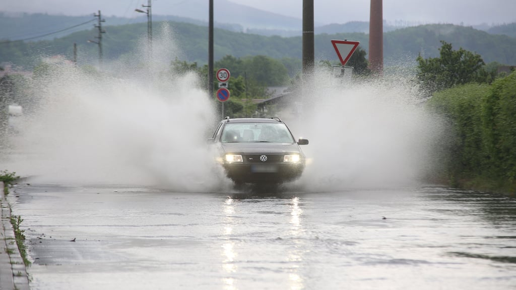 Vor allem bei Starkregen gibt es im Kreis Stendal regelmäßig Probleme, weil das Wasser sich an verstopften Gullys staut.