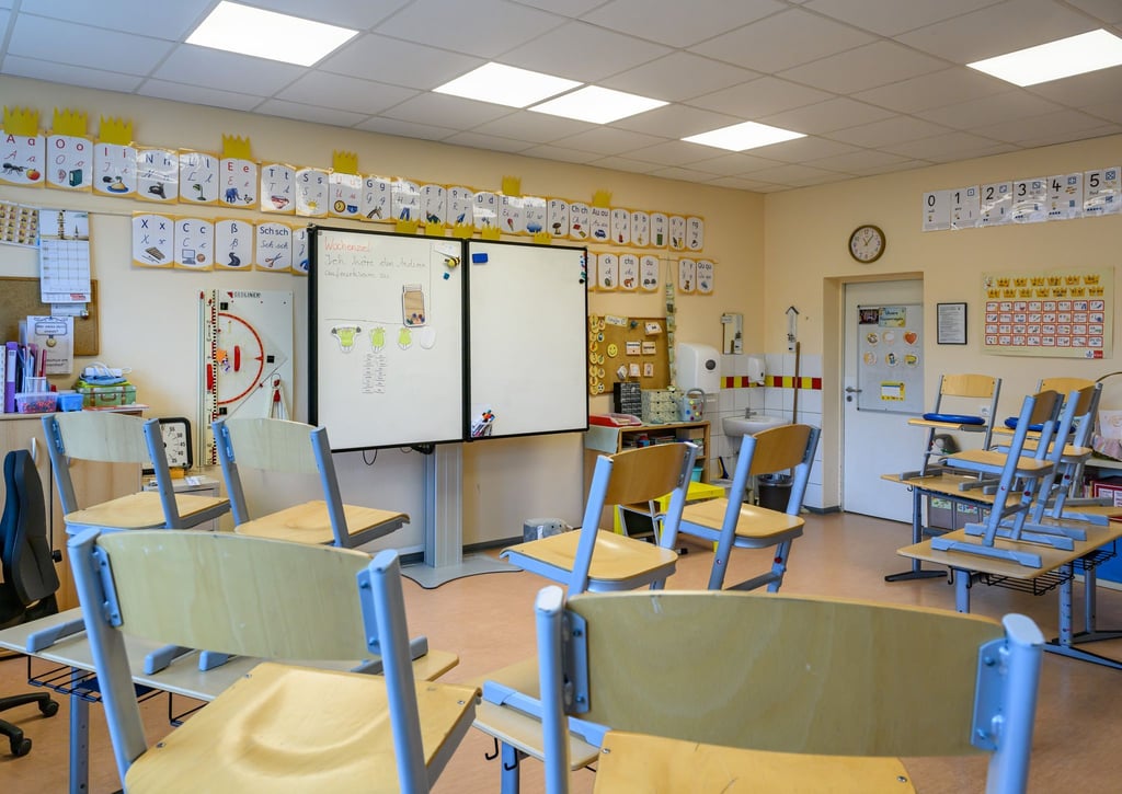 Die Sommerferien beginnen - für die nächsten Wochen bleiben die Klassenzimmer leer. (Symbolfoto)