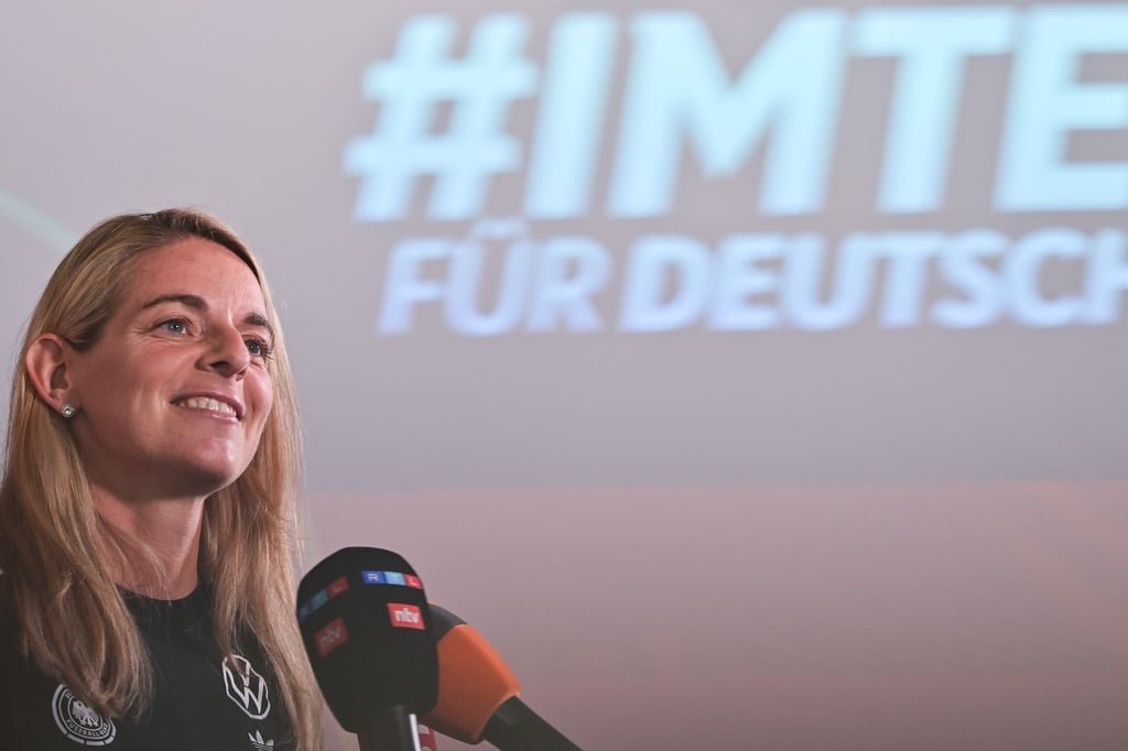 DFB-Sportdirektorin Nia Künzer freut sich aufs Halbfinal-Duell gegen Spanien.