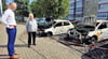 Im Mai gehen in der Zerbster Klappgasse zwei Autos und ein Wohnmobil in Flammen auf. Bürgermeister Andreas Dittmann  spricht mit den Betroffenen. Er schlägt dem Stadtrat die Auslobung einer Belohnung vor. 
