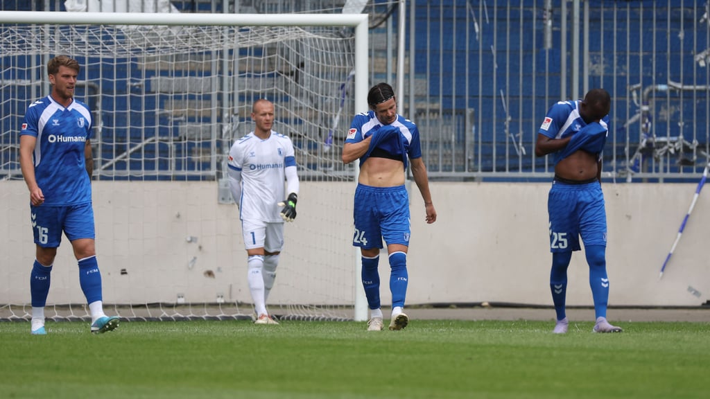 Waren unzufrieden und selbstkritisch ob ihrer Leistungen: Die Blau-Weißen um Marcus Mathisen (l.), Dominik Reimann, Jean Hugonet und Silas Gnaka.