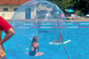 Eine Attraktion beim Piratenfest: die Wasserbälle.