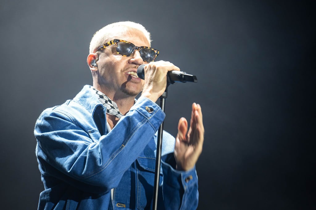 Der US-Rapper Macklemore spielte auf dem Deichbrand-Festival 2025 als Headliner und warf Israel auf der Bühne erneut einen Völkermord vor.