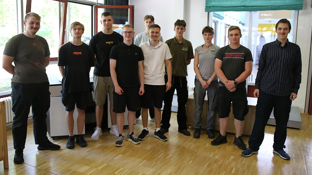 Die neuen Gesellen (von links): Fabrizio Heidemann, Jan Witych, Leonard Hanisch, Lukas Schmidt, Jeremy Kirschstein, Marik Loest, Leon Siebert, Afra Magdalena Abo Saleh, Paul Kayatz und Niclas Spura.