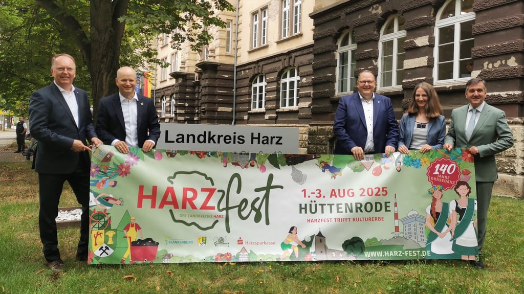 Noch ist das Harzfest in Männerhand. Das wird sich mit dem Grasedanz aber ändern. Von links nach rechts: Reiner Schomaker, Till Schlenkermann, Heiko Breithaupt, Stefanie Müller und Thomas Balcerowski.