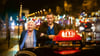 In der Tragikomödie „Im Taxi mit Madeleine“ spielen Dany Boon und Line Renaud ein ziemlich ungleiches Paar.