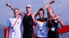 Gold mit der Staffel war für Florian Wellbrock (2.v.l) der krönende Abschluss der Freiwasserrennen in Singapur.
