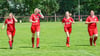 Die Damen der SG Bösdorf 08 wärmen sich vor dem Spiel gemeinsam auf.