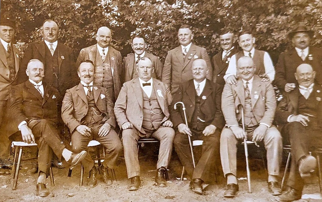 Eine Delegation der Zeitzer Fleischermeister nahm 1929 am Bezirkstag in Meiningen teil, wo diese Aufnahme entstand.