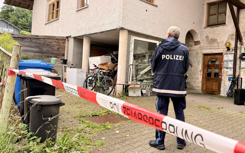 Die Polizei war am Dienstag noch am Tatort im Einsatz.