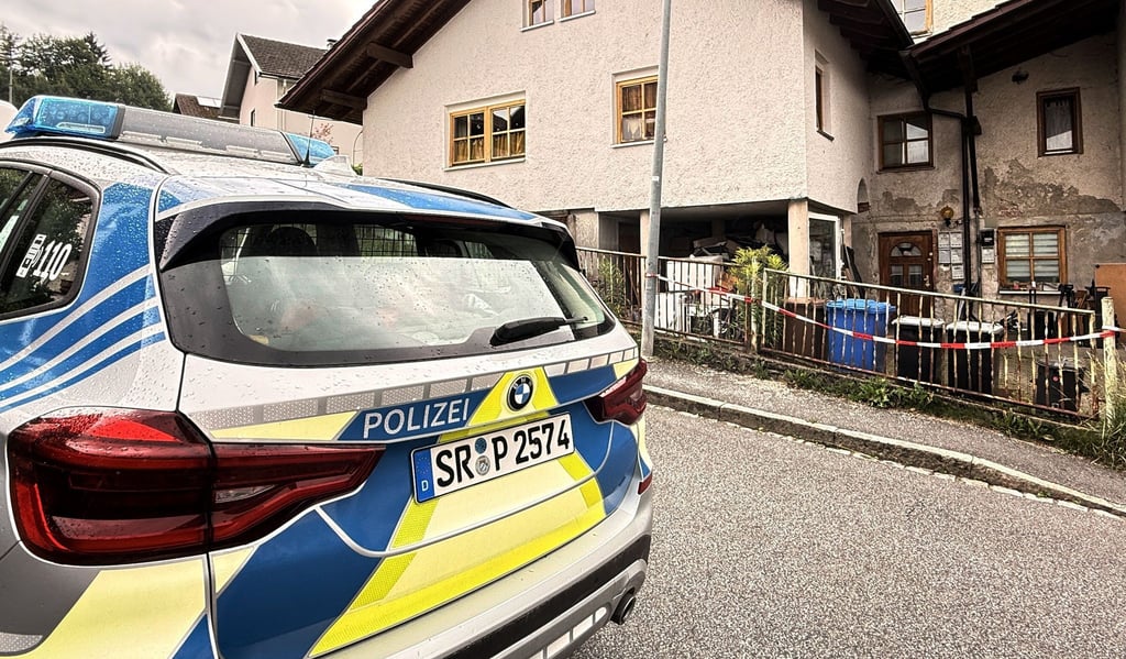 Das optisch heruntergekommene Haus ist in der Nachbarschaft als „Problemhaus“ bekannt.