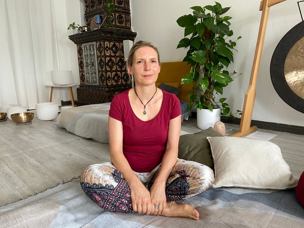 Marie-Luise Weinreich bietet in Magdeburg Kuscheltherapie an.