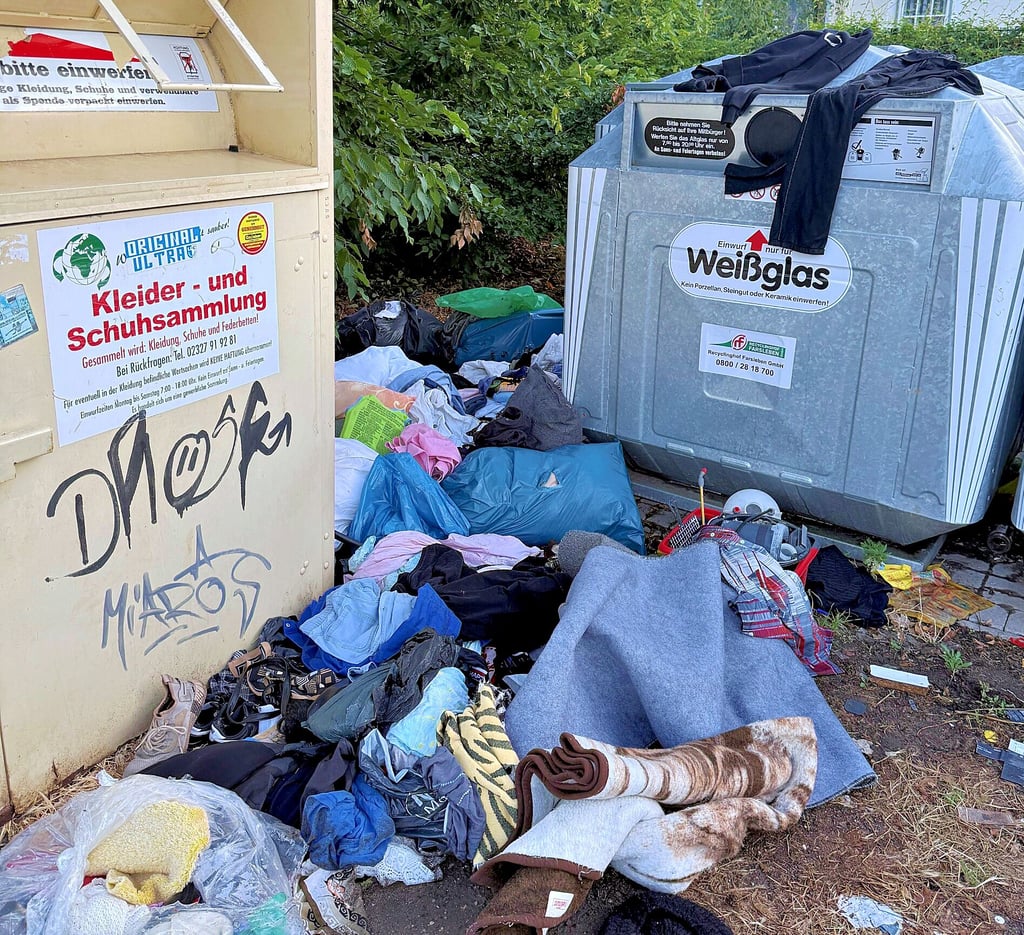 Der Container in der Krausestraße ist mal wieder überfüllt.