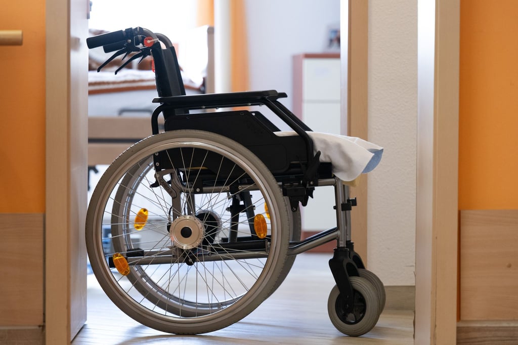 Im Schnitt 2.909 Euro müssen Pflegebedürftige in Thüringen nach neuesten Zahlen für den Platz im Pflegeheim zuzahlen (Symbolfoto).
