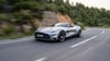 Im Sprint von 0 auf 100 km/h in 3,4 Sekunden und ein Spitzentempo von 345 km/h: der Aston Martin Vanquish Volante.