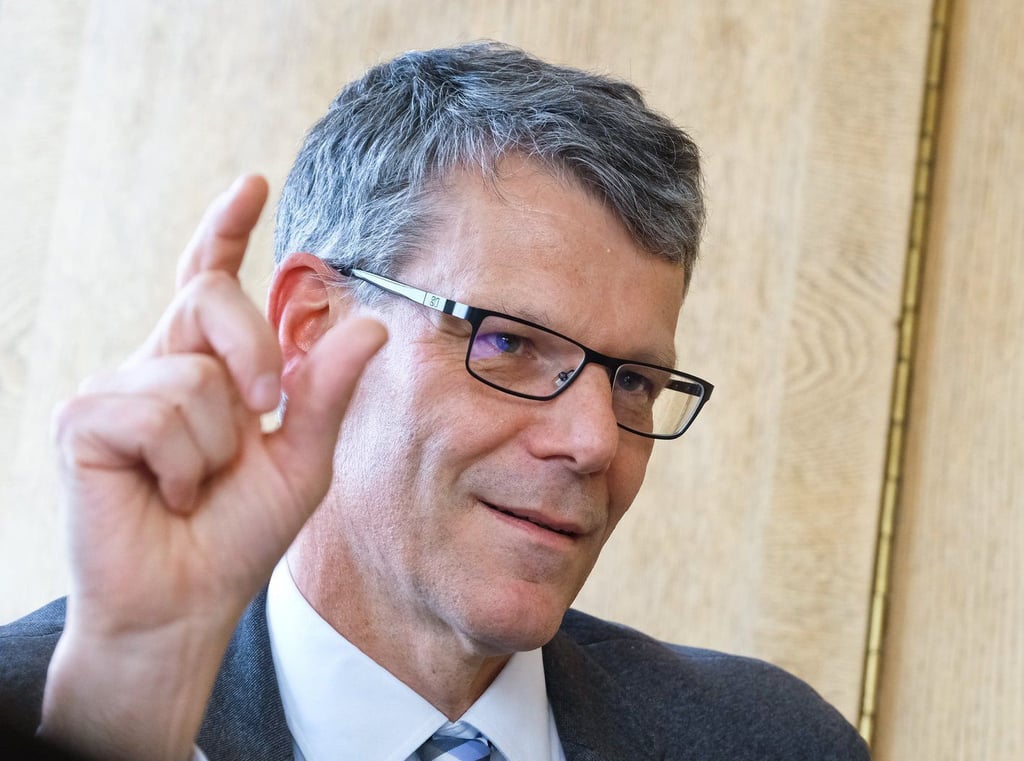 Halles Bürgermeister Egbert Geier will in einer Videokonferenz mit den Fraktionsvorsitzenden über Halles Finanzen reden.