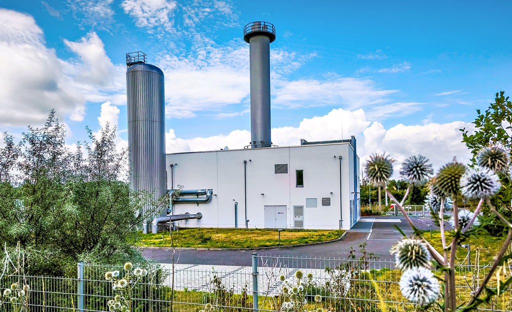Die Hälfte der Fernwärme erzeugen die Stadtwerke in ihren eigenen Blockheizkraftwerk.