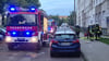 Feuerwehreinsatz am Dienstagabend, 22. Juli 2025, in der Robert-Dittmann-Straße in Stendal: In einem Mehrfamilienhaus ist es zu einem Brand gekommen.
