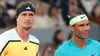 Alexander Zverev (l) bedankt sich für die Zusammenarbeit bei Rafael Nadal.