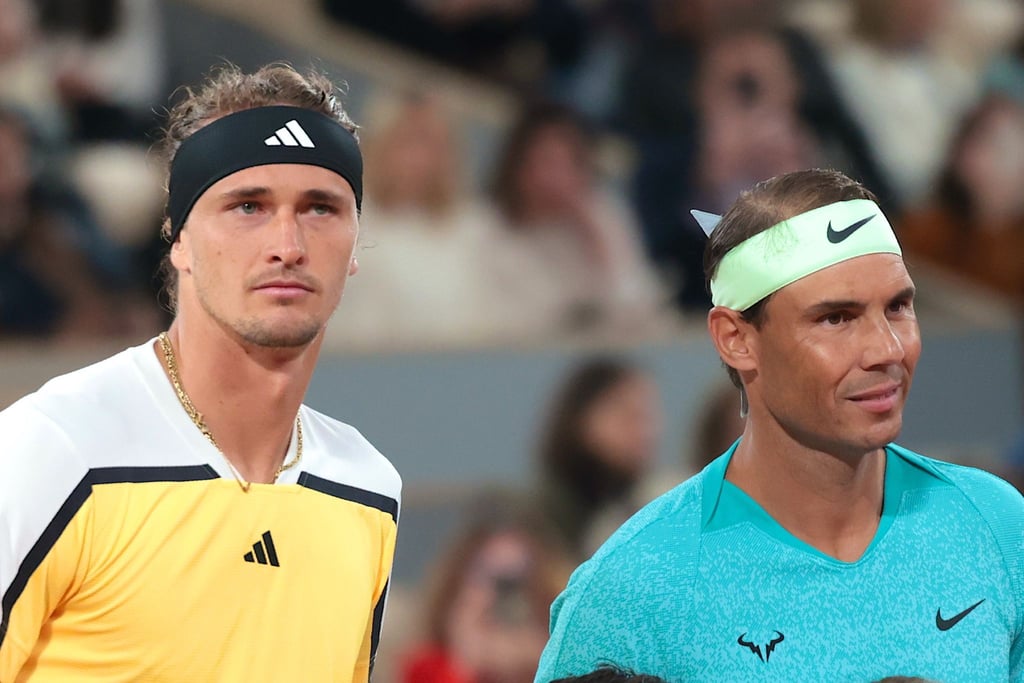 Alexander Zverev (l) bedankt sich für die Zusammenarbeit bei Rafael Nadal.