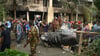 Rettungskräfte am Ort des Absturzes eines Militärjets in Dhaka.