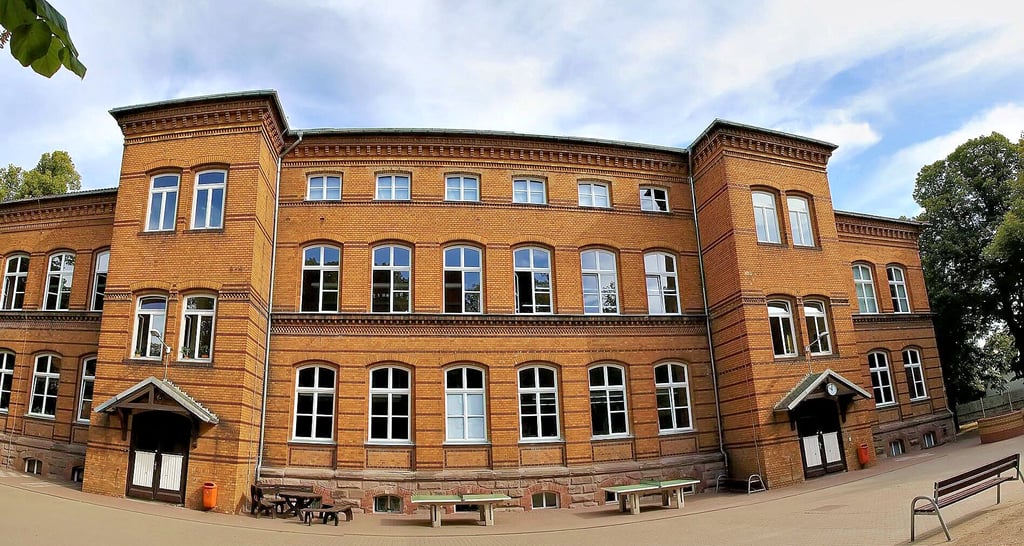 Das Schulgebäude der Goethe-Grundschule ist laut Verwaltung das älteste der Stadt.