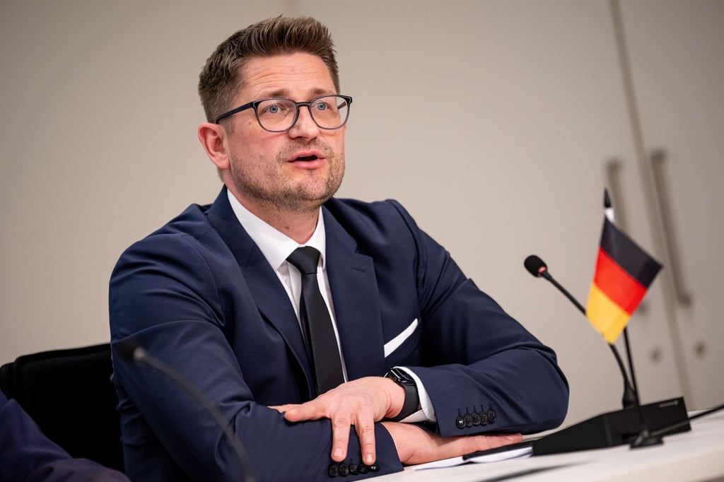„Wir lassen uns nicht am Nasenring durch die Manege führen“, sagte der Brandenburger AfD-Landeschef René Springer. (Archivbild)