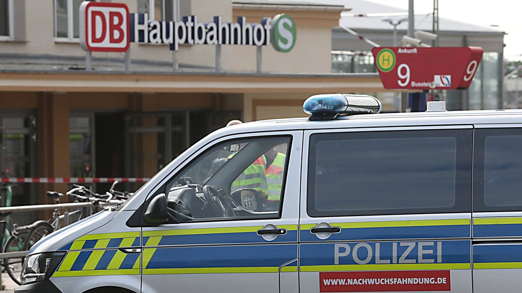 Als am vergangenen Samstagnachmittag ein Regionalexpress aus Kassel nach Halle fuhr, wartete die Bundespolizei schon auf die Fahrgäste.