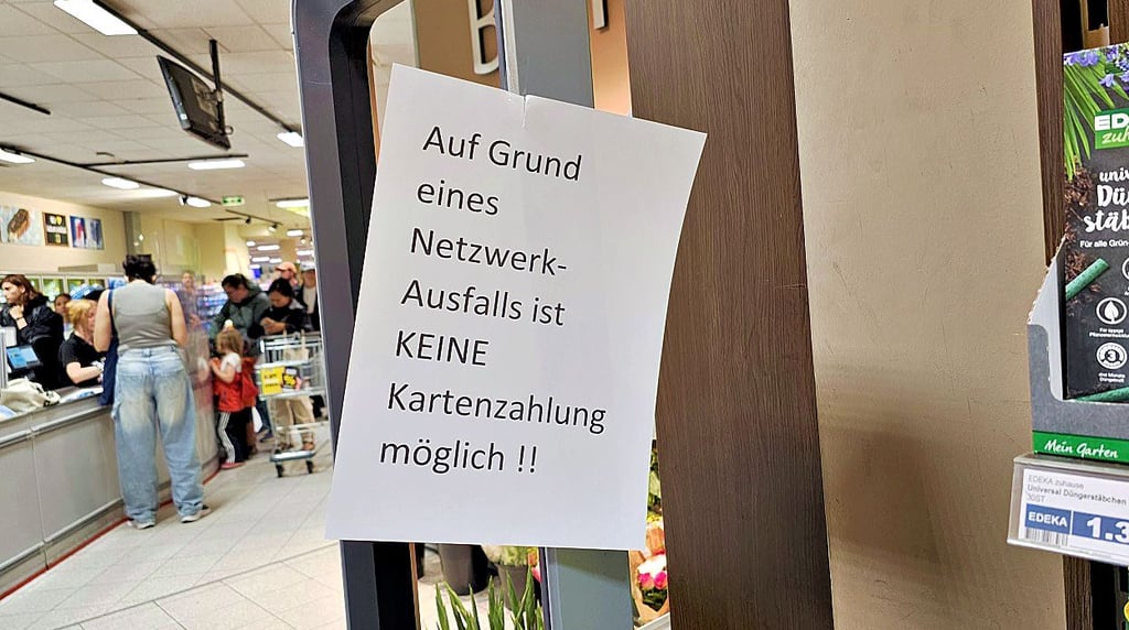 Im Edeka-Markt in der Ludwig-Wucherer-Straße war am Montag zeitweise keine EC-Kartenzahlung möglich.