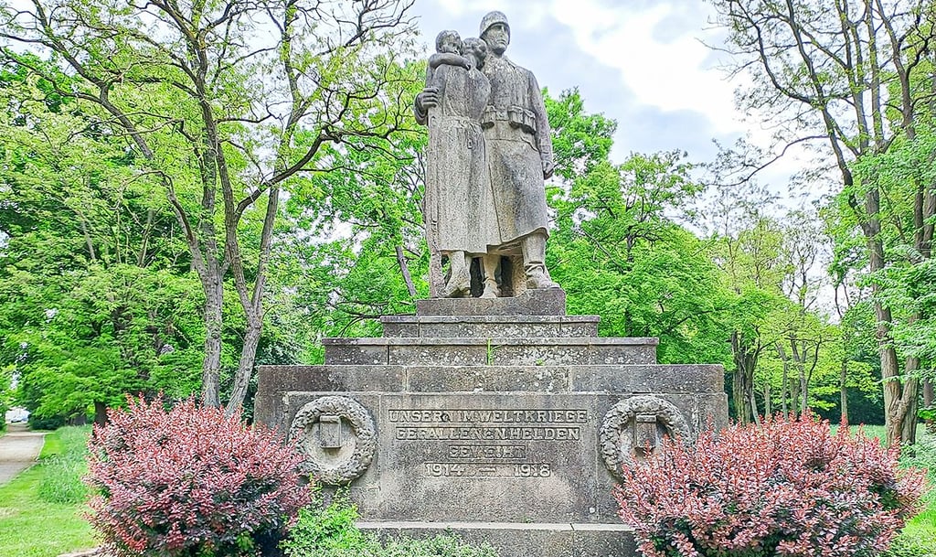 Das Weltkriegsdenkmal im Oschersleber Knochenpark soll mit Hilfe der Leader-Förderung renoviert und umgesetzt werden.