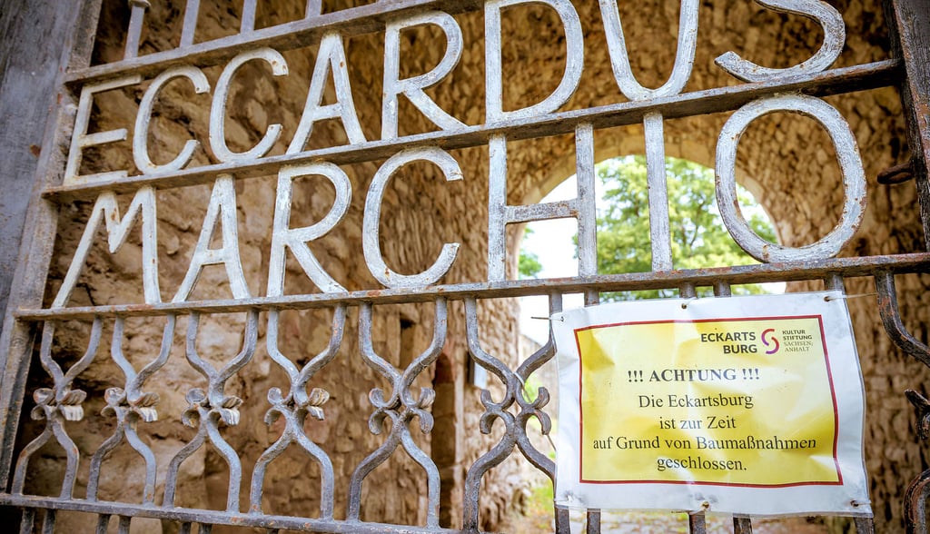 Nur zu Führungen öffnet sich dieses Tor. Regulär ist die Eckartsburg geschlossen.