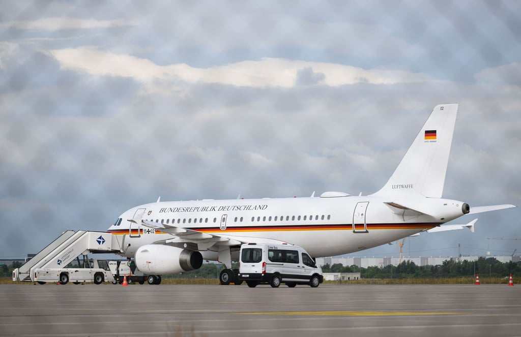Ein Flugzeug der Flugbereitschaft der Bundeswehr landete außerplanmäßig in Leipzig. (Archivbild)