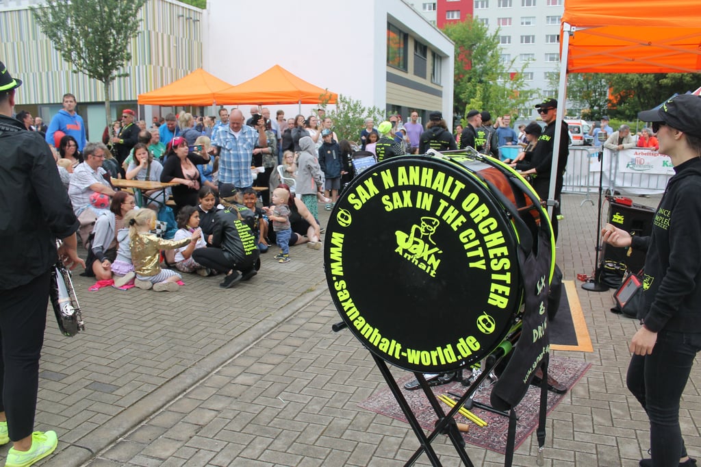 Das Sax'n Anhalt Orchester bildet beim Stadtteilfest in Magdeburg-Nord auf dem Gelände der Oase 2025 den musikalischen Abschluss.