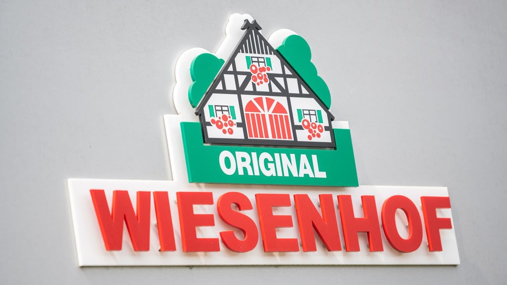 Vegetarische Würste von Wiesenhof sind wegen einer Verunreinigung zurückgerufen worden. (Archivbild)