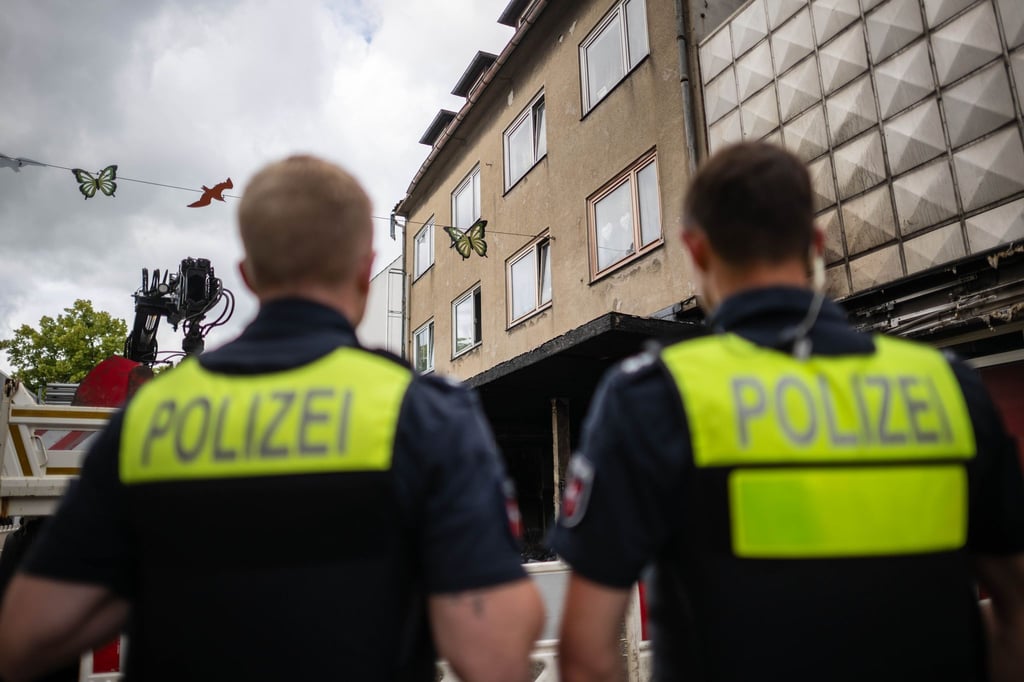 Bei einem Feuer in einem Wohn- und Geschäftshaus war Mitte Juni ein vier Jahre altes Kind ums Leben gekommen. (Archivbild)