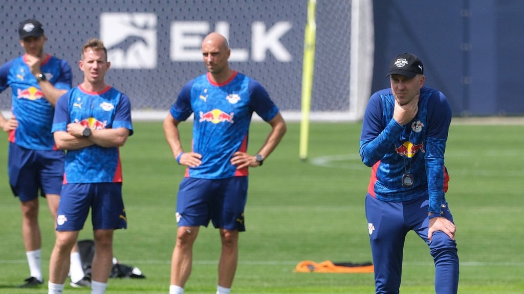 Im Trainingslager will Leipzigs Trainer Ole Werner (r.) das Tempo intensivieren.