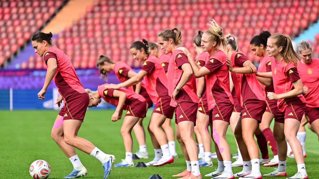 Geht im Angriff voran: Nationalstürmerin Giovanna Hoffmann (l.)