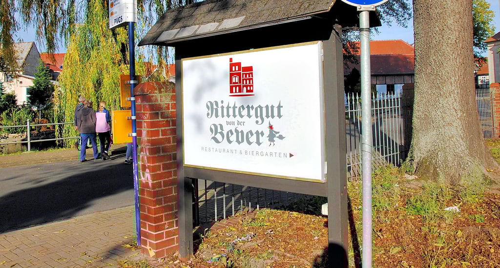 „Rittergut von der Bever“ nannte sich der Gutshauskomplex im Beetzendorfer Park zuletzt. Nach der Gaststätte hat jetzt auch der dort eingerichtete Swingertreff „Knights of Dreams“ geschlossen.