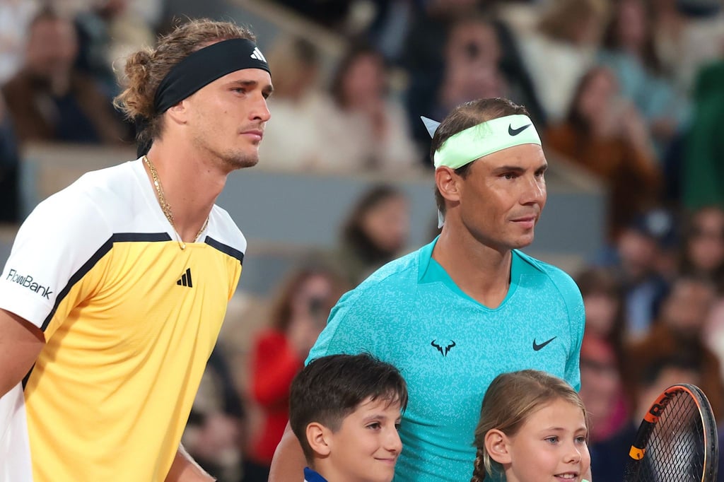 Alexander Zverev (l) trainierte zuletzt in der Nadal-Akademie auf Mallorca.