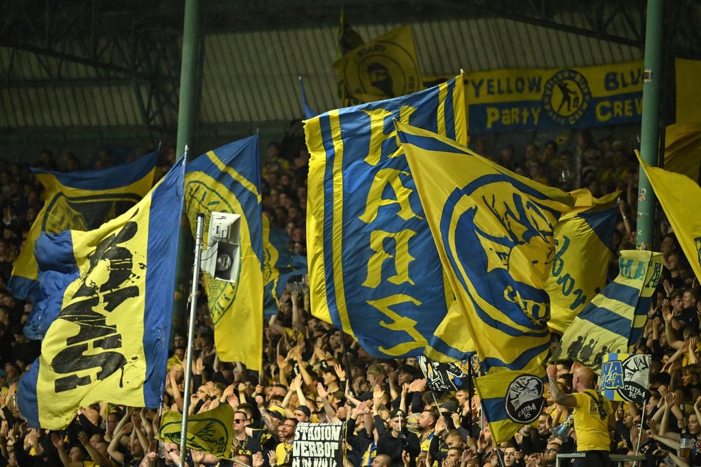 Eintracht Braunschweig eröffnet die Saison gegen Hansa Rostock.